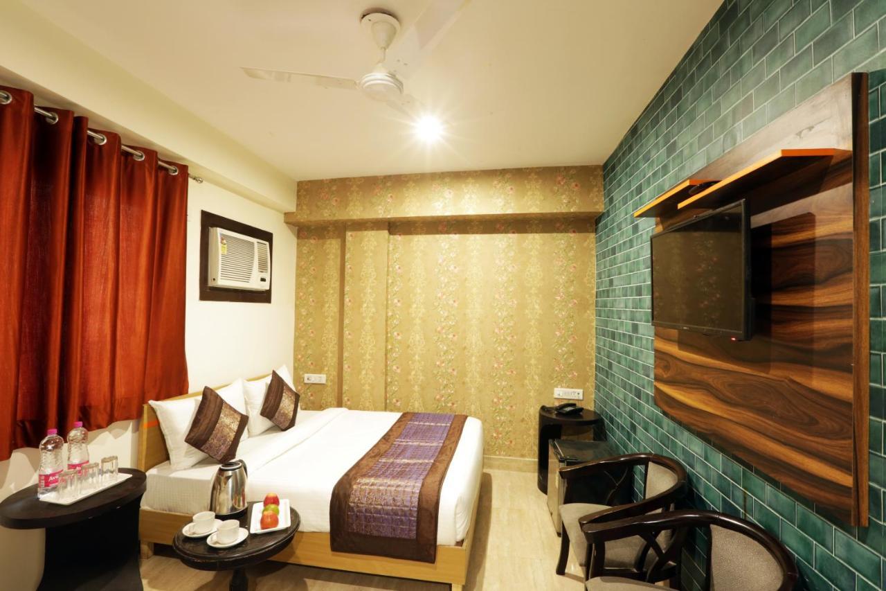 Hotel Ark Wood At Airport New Delhi Buitenkant foto
